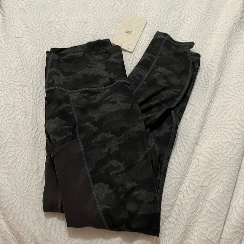Fabletics On The Go Leggings - NWT